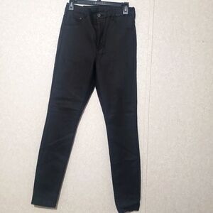 H&M NEW Black Skinny Jeans....SIZE:31/32